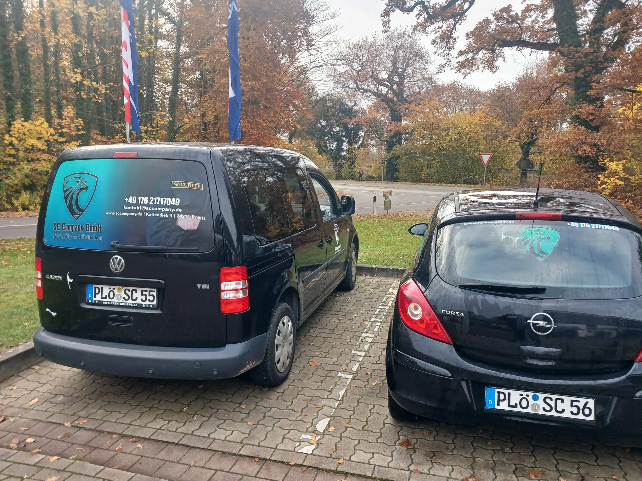 Firmenfahrzeuge der SC Company für Lagerhilfe-Einsätze in Schleswig-Holstein